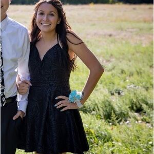 Lulu’s Black Dress